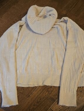 Cozy Women's Turtleneck Ribbed Sweater - Cream